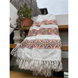 white-kullu-blanket-scarf-india-tribal-moskitoo-india-cult-shop-goa-hippie-mode-switzerland