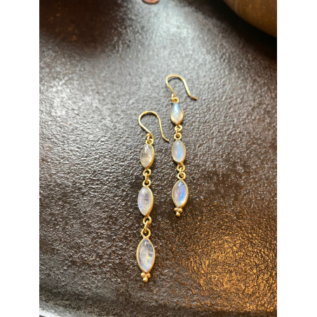 rainbow-moonstone-earrings-hanging-golden-brass-ear-jewellery-boho-elegant-gypsy-moskitoo-india-kult