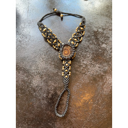 Makramee-Handschmuck mit Fossil - Handgemacht in der Schweiz - MOSKITOO