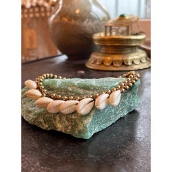 Whether on the beach or in the office, our ankle jewelry - Moskitoo.ch