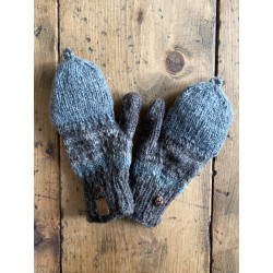 wool-gloves-knitted--sheepwool-stripe-grey-blue-red-unisex-gloves-no-finger-cap-moskitoo-india-kult