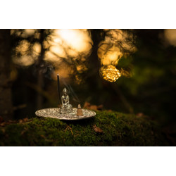 Buddha-rücherstäbchen-halter-kegel-räucherkegel-weissmetall-rund-moskitoo-india-kult