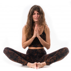 leggings-crop-top-Silence-sphere-brown-yoga-pants-natural-fiber-moskitoo-india-kult-fair-fashion-rorschach-schweiz